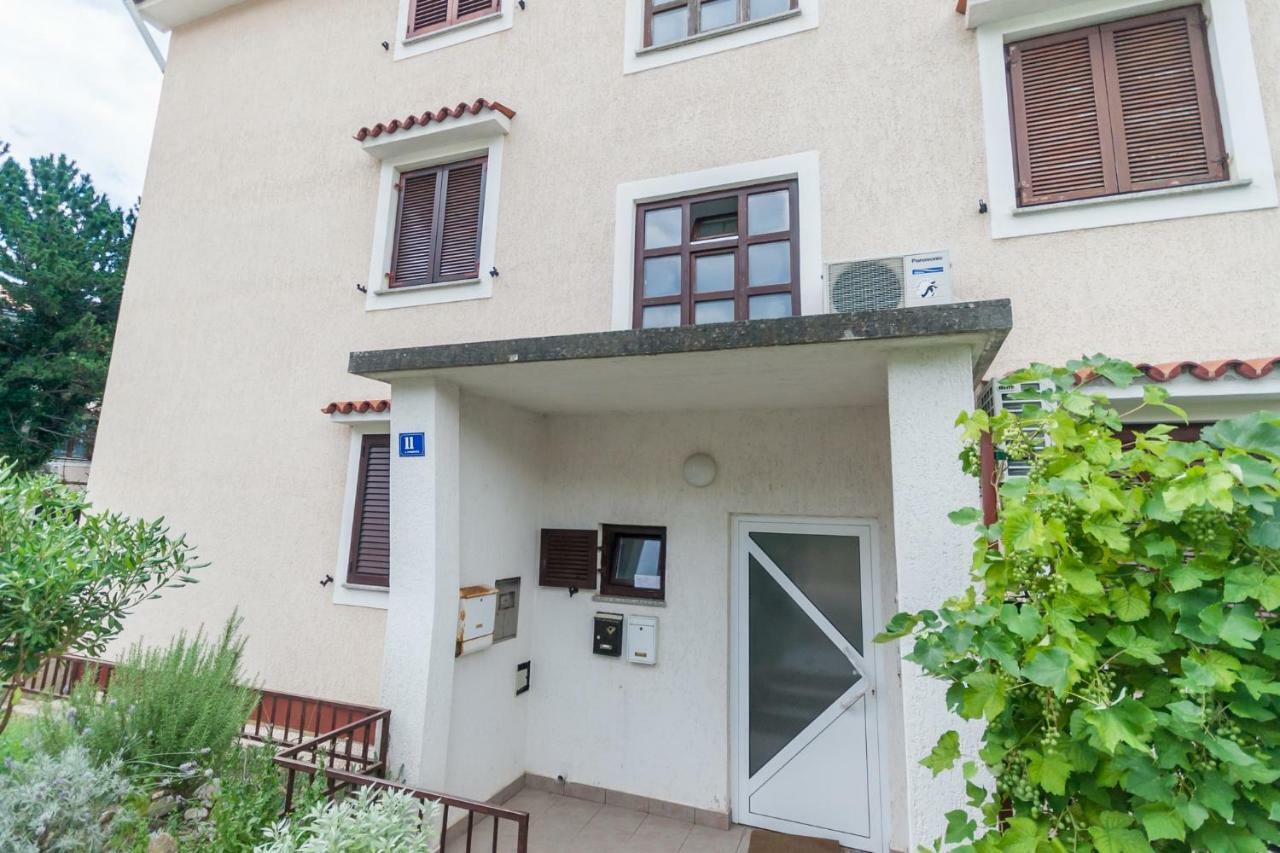 Apartment Glorija With Balcony Baska  Ngoại thất bức ảnh