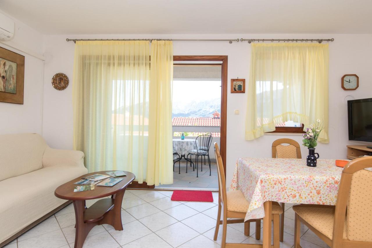 Apartment Glorija With Balcony Baska  Ngoại thất bức ảnh