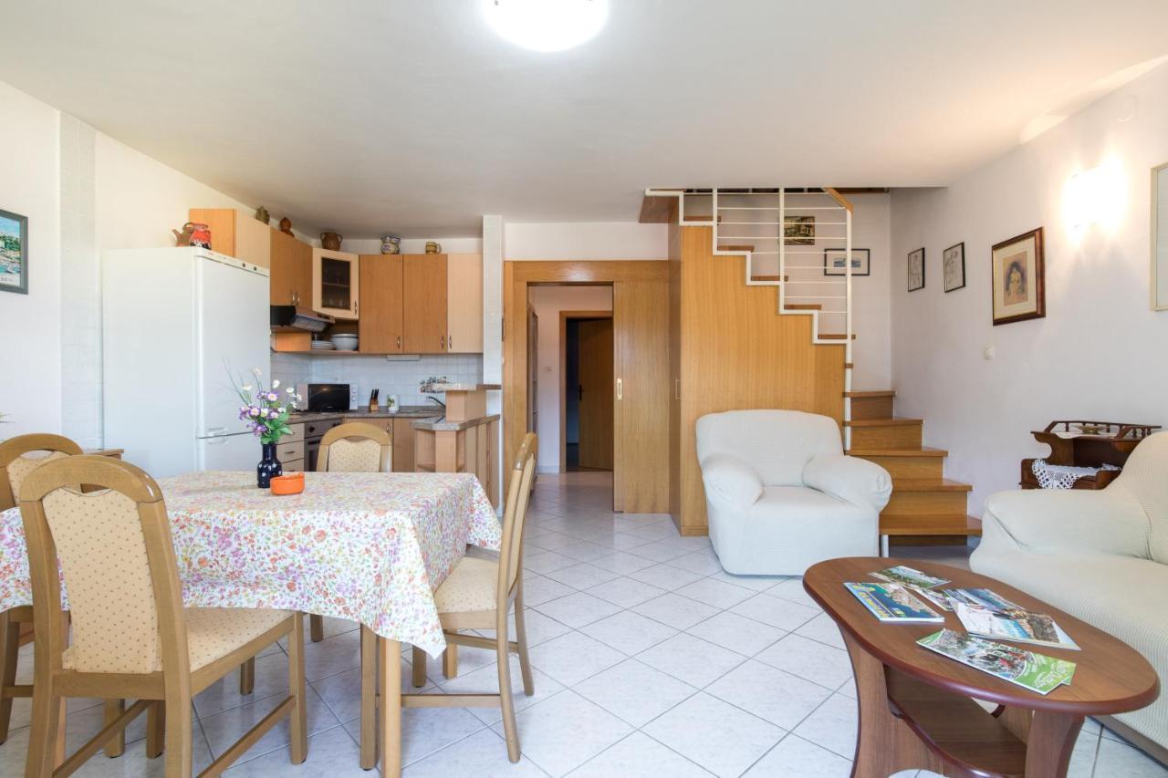 Apartment Glorija With Balcony Baska  Ngoại thất bức ảnh