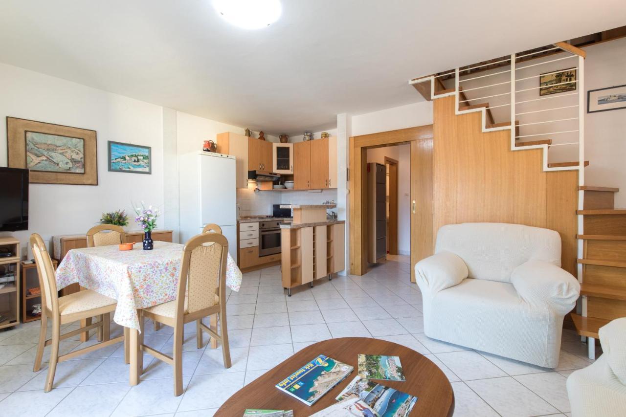 Apartment Glorija With Balcony Baska  Ngoại thất bức ảnh