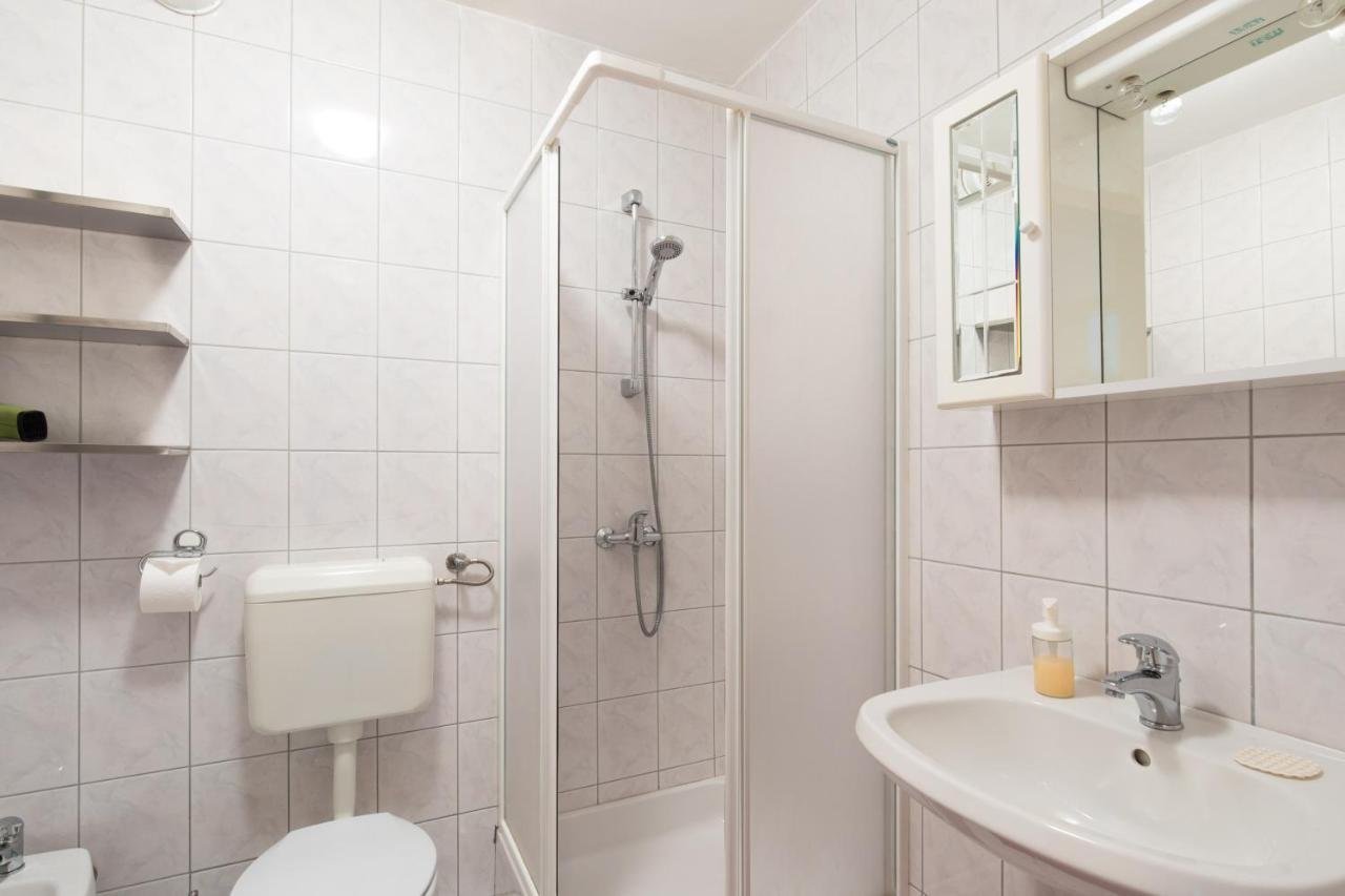 Apartment Glorija With Balcony Baska  Ngoại thất bức ảnh