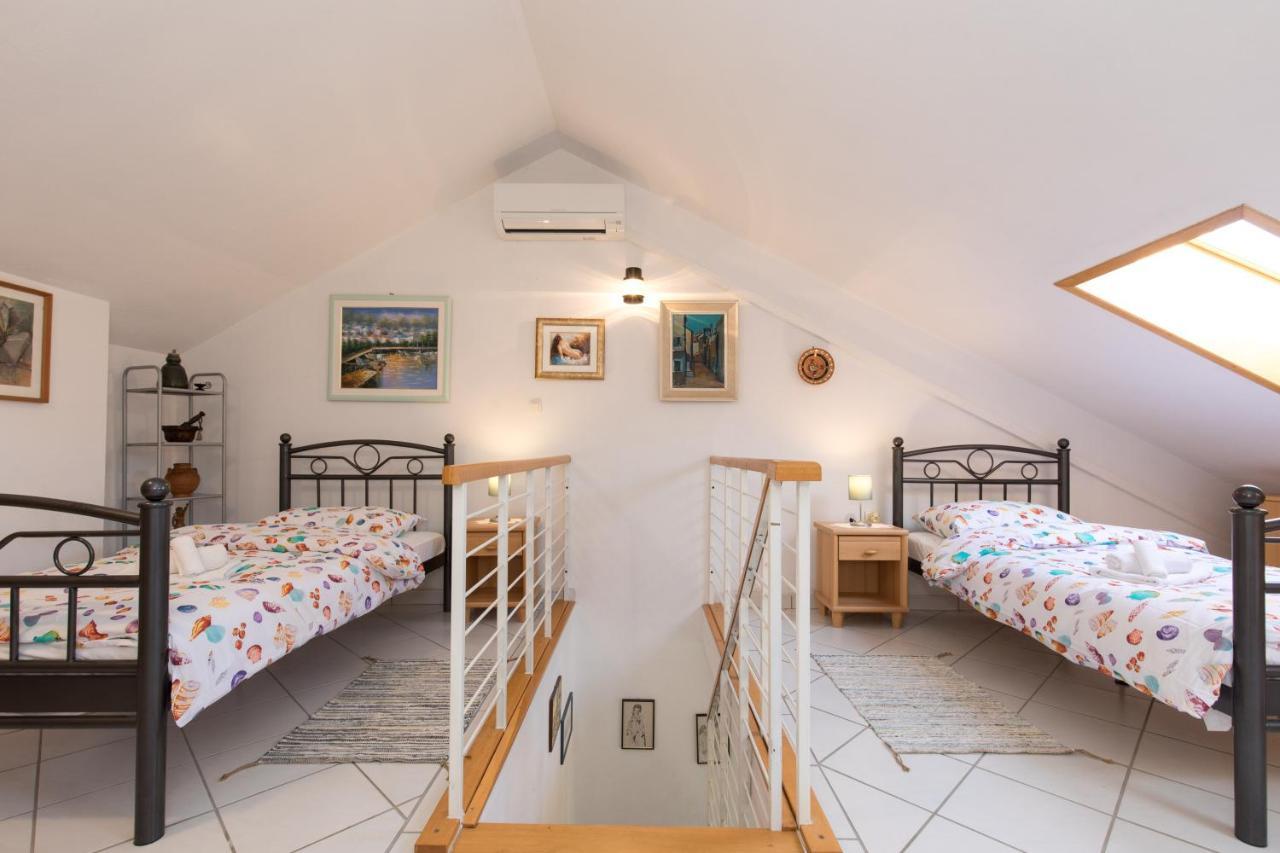 Apartment Glorija With Balcony Baska  Ngoại thất bức ảnh