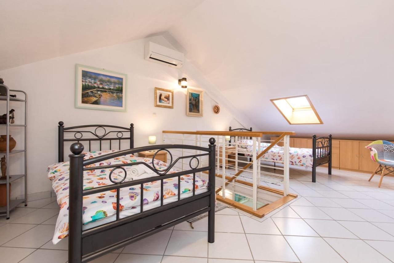 Apartment Glorija With Balcony Baska  Ngoại thất bức ảnh